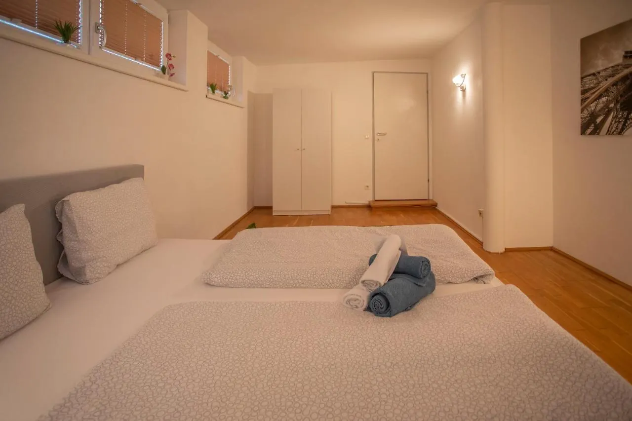 Hilltop Innsbruck Apartment I Free Parking 0*,  오스트리아